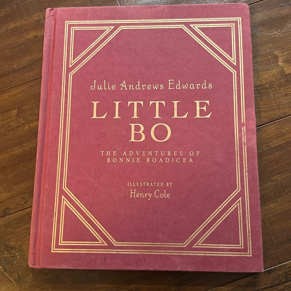 Little Bo: The Story of Bonnie Boadicea red hardcover book‎